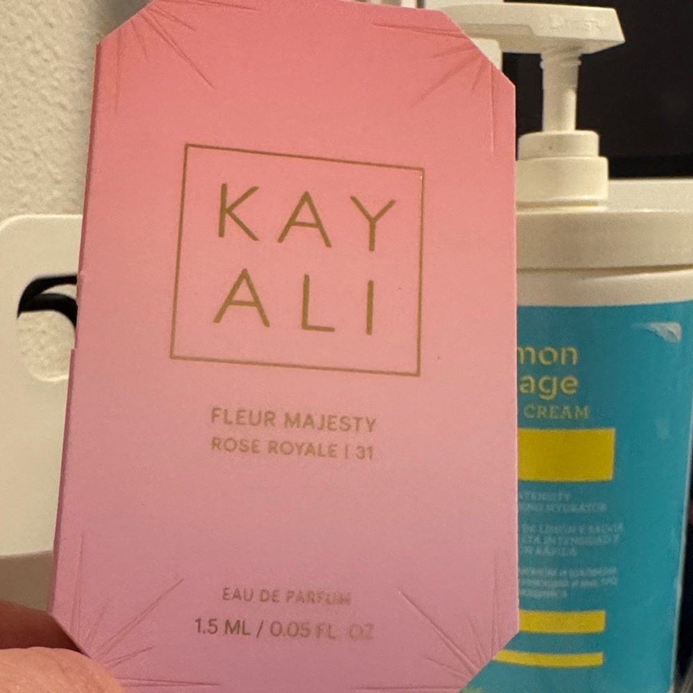 Kay Ali Fleur Majesty Vial